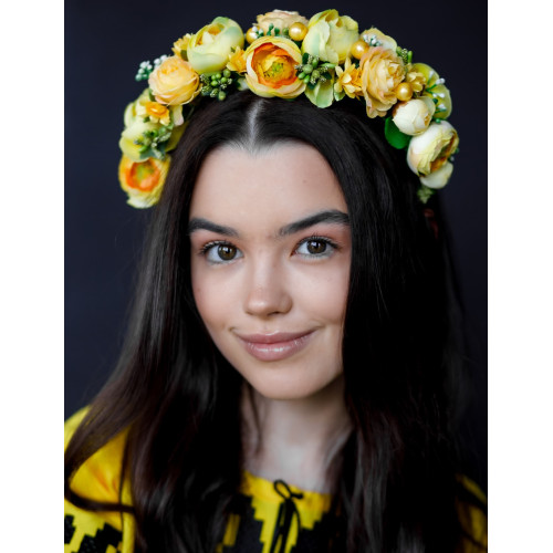 Обруч з квітів ніжість